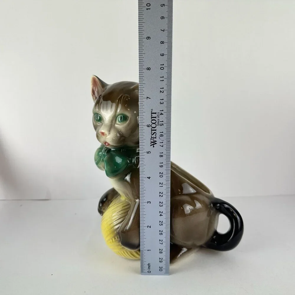 Vintage Royal Copley Ceramic Cat Planter With Bow & Yarn Ball - Picture 8 of 8